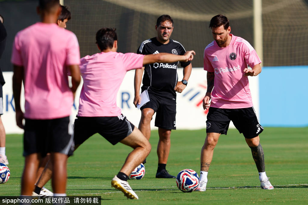 半岛体育全站-梅西关键节点战术调整，FPX带队取胜！-半岛体育全站